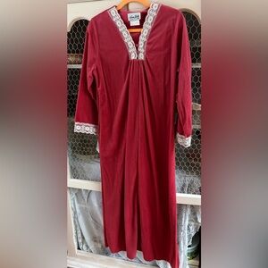 Vintage pink 3/4 Sleeve Nightgown with Lace Trim L